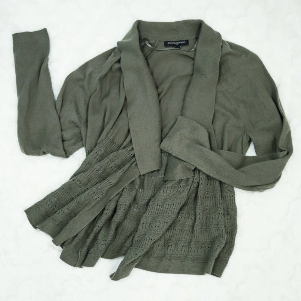 🐆Banana Republic, Green Long Sleeve Shall